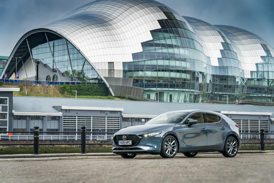  Mazda3 Skyactiv-G GT Sport Hatchback 2019 года  (UK) (фото 4 из 83)